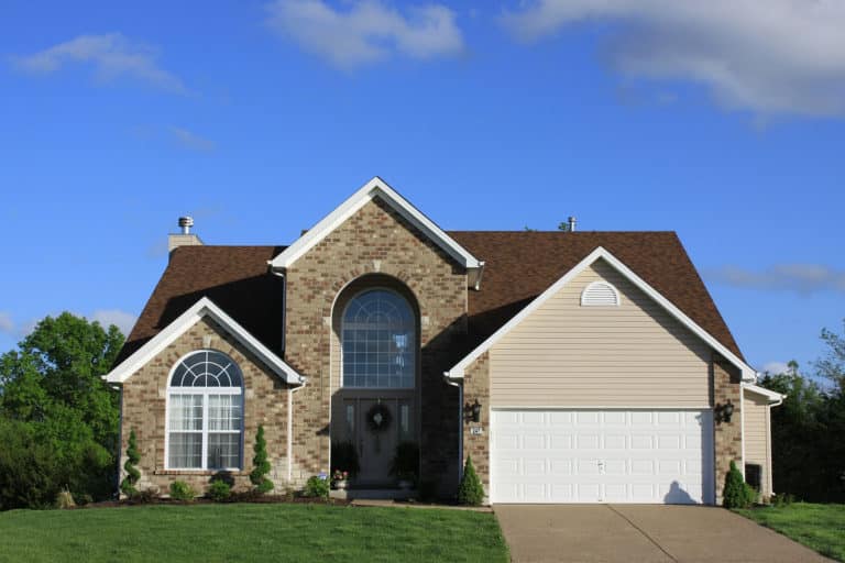 A Comprehensive Guide: Replacing Your Roof in Missouri